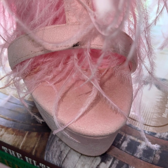 Privileged Chelsea Pink Feather Stiletto Heels Sz 7.5 - Picture 6 of 7